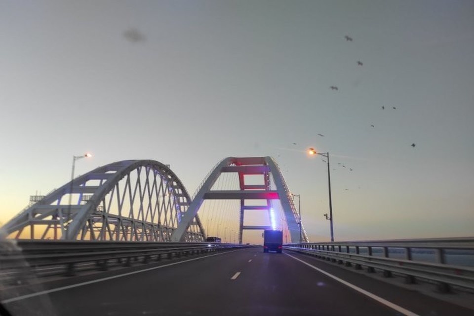   Транспортный поток через Крымский мост вскоре уменьшится за счет запрета на проезд автомобилей весом свыше 1,5 тонн Ирина ГЕРЦ
