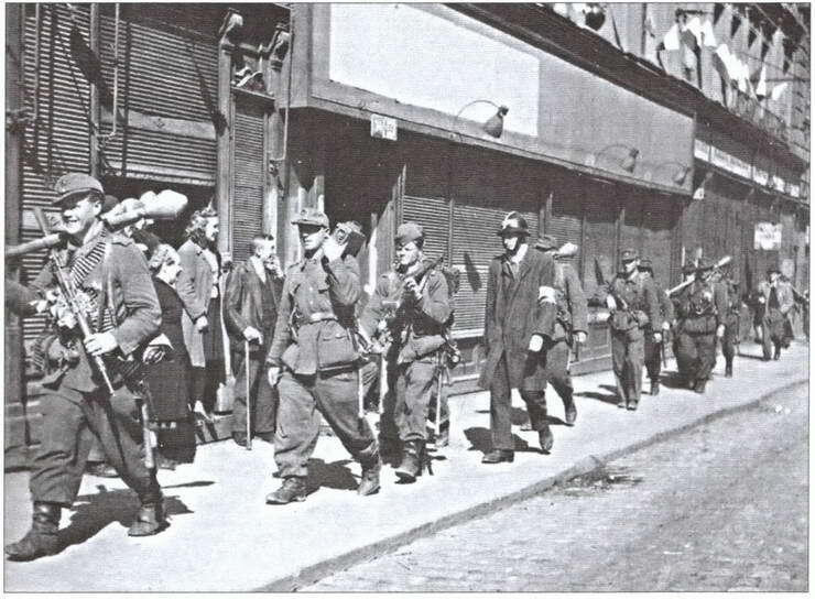 Бойцы РОА в Праге в 1945