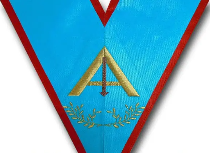 Нагрудная лента Первого Стража с символом должности - Отвесом.