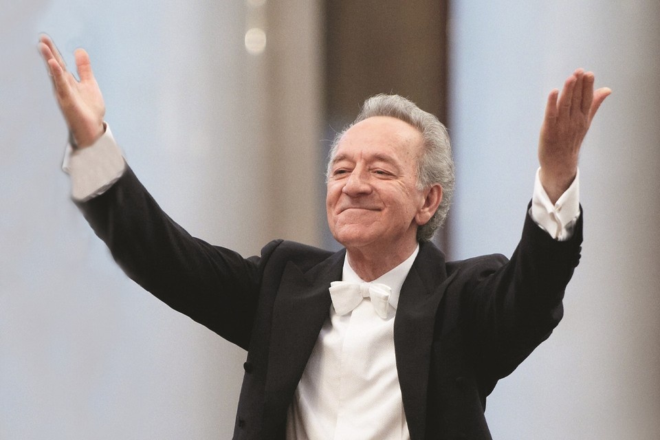    Эскизный проект мемориальной доски будет посвящен выдающемуся дирижеру. Фото: philharmonia.spb.ru