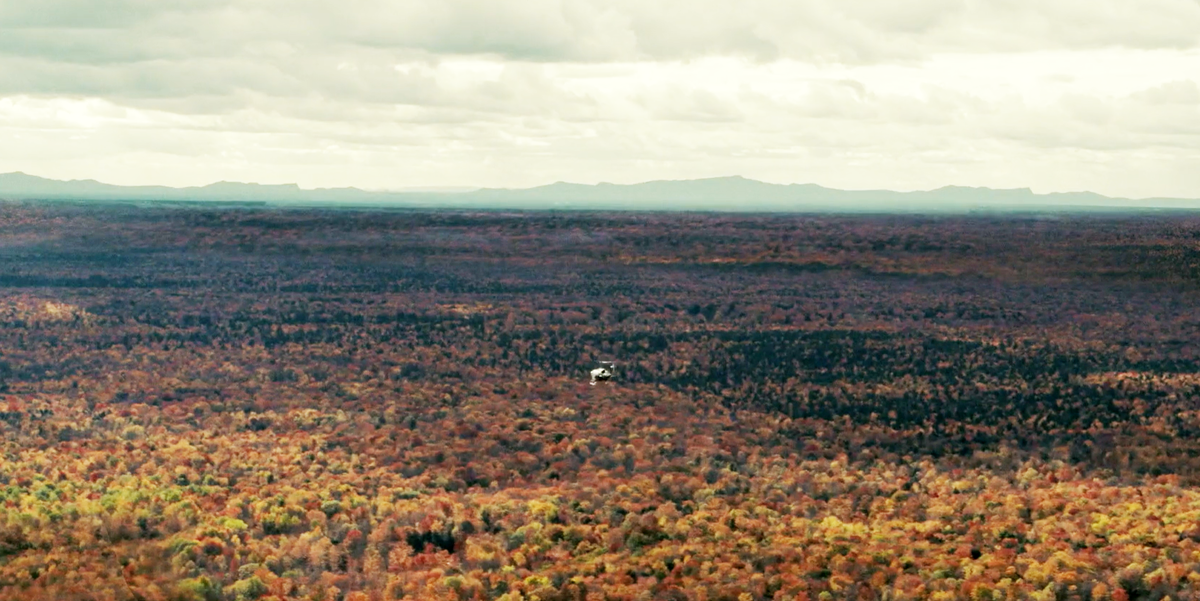 Вертолёт над канаскими лесами