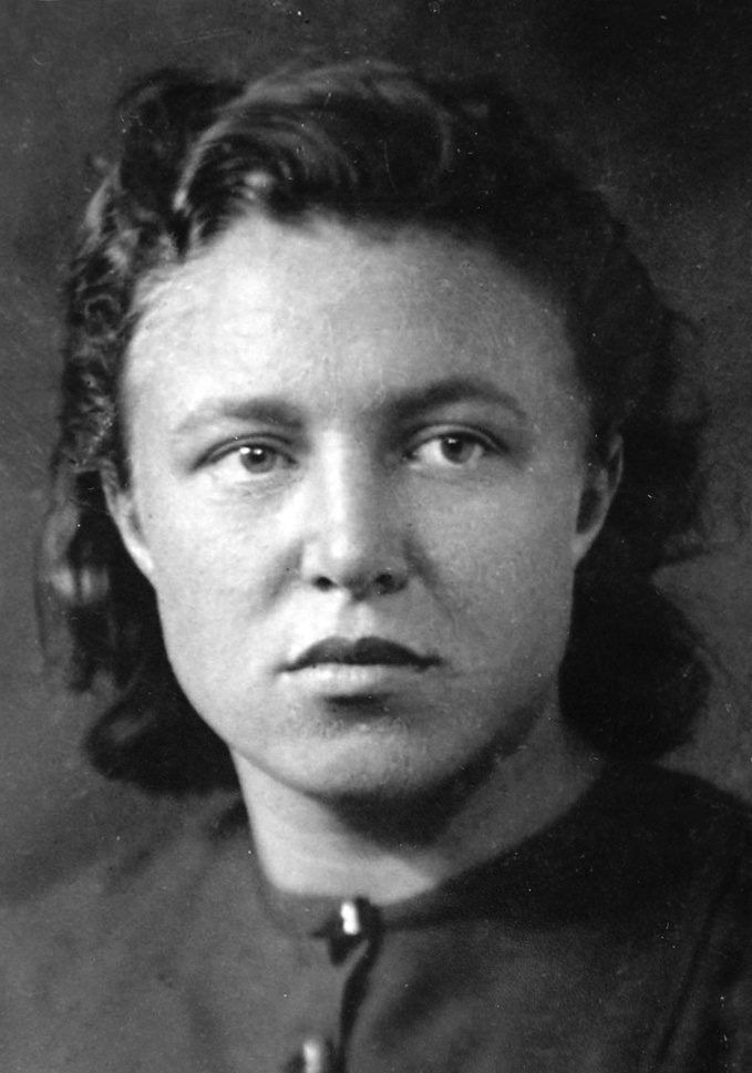 Архивное фото Анисимовой Анны Михайловны из сети Интернет.