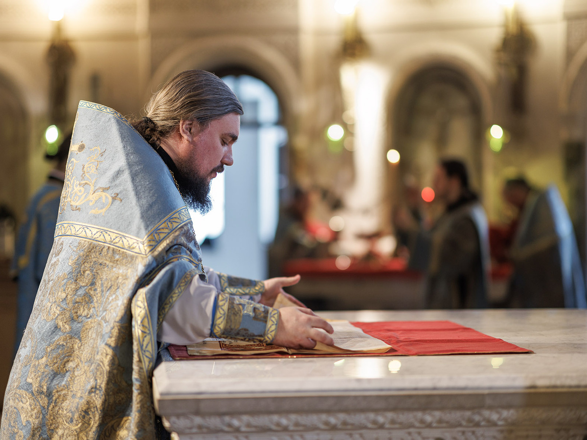 На фото я, но алтарь главного храма Сретенского монастыря на Лубянке.