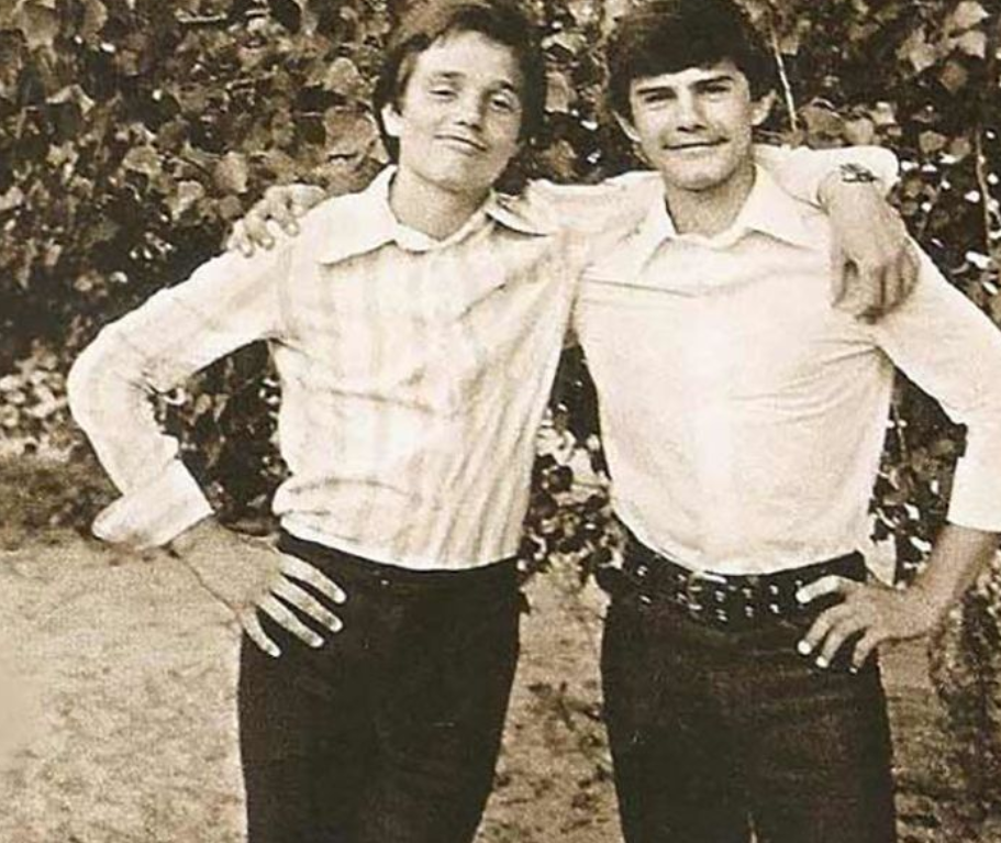 Константин Лавроненко с лучшим другом в школьные годы.