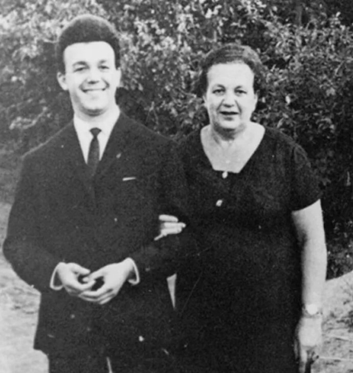 Иосиф Кобзон с мамой.