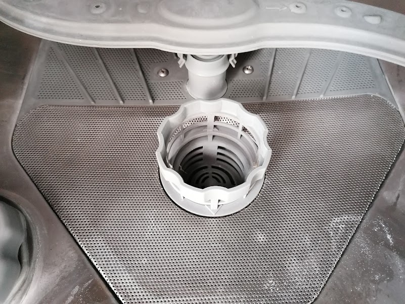 Вот так выглядит фильтр в ПММ, а то, оказывается, не все знают, где он в их машинке:) Фото автора