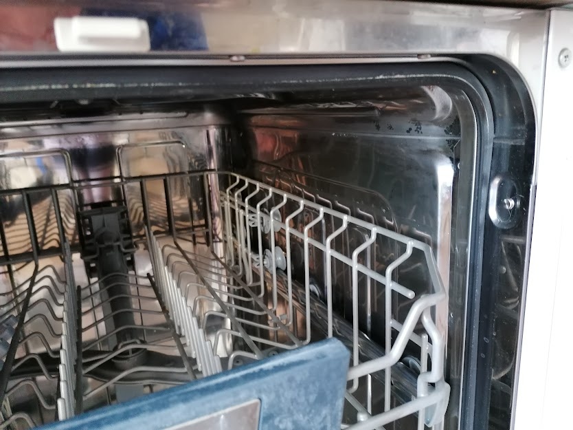 Верхняя корзина. Виден уплотнитель. Фото автора