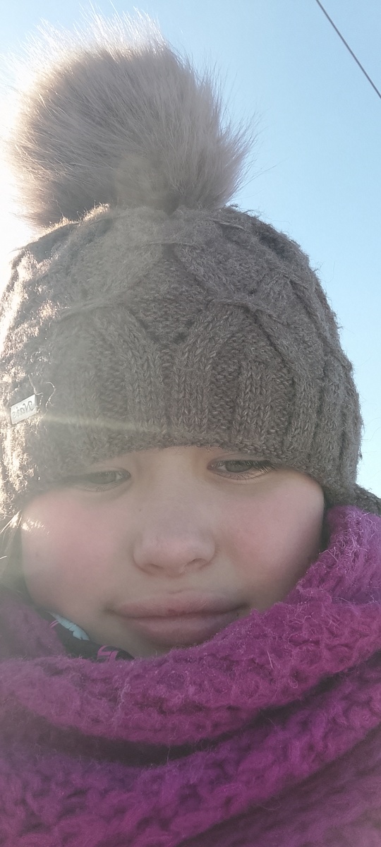 Сегодня после школы гуляли с подругой сходили в луно кафе купили горячий шоколад 🍫 ❤️💙