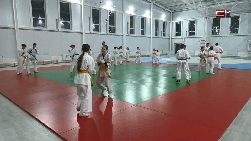    В новом сургутском Центре самбо на Университетской прошла первая тренировка