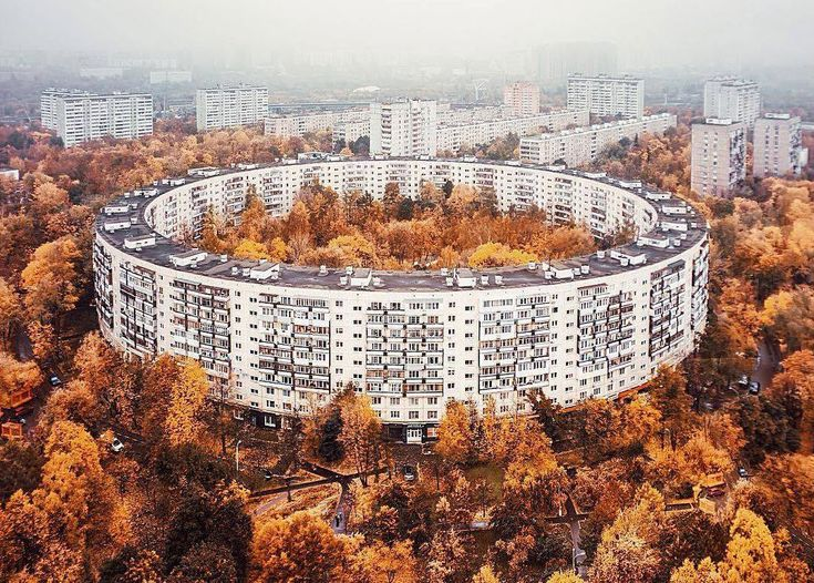 Зачем советские архитекторы строили в Москве круглые дома, и почему этот эксперимент остановили?