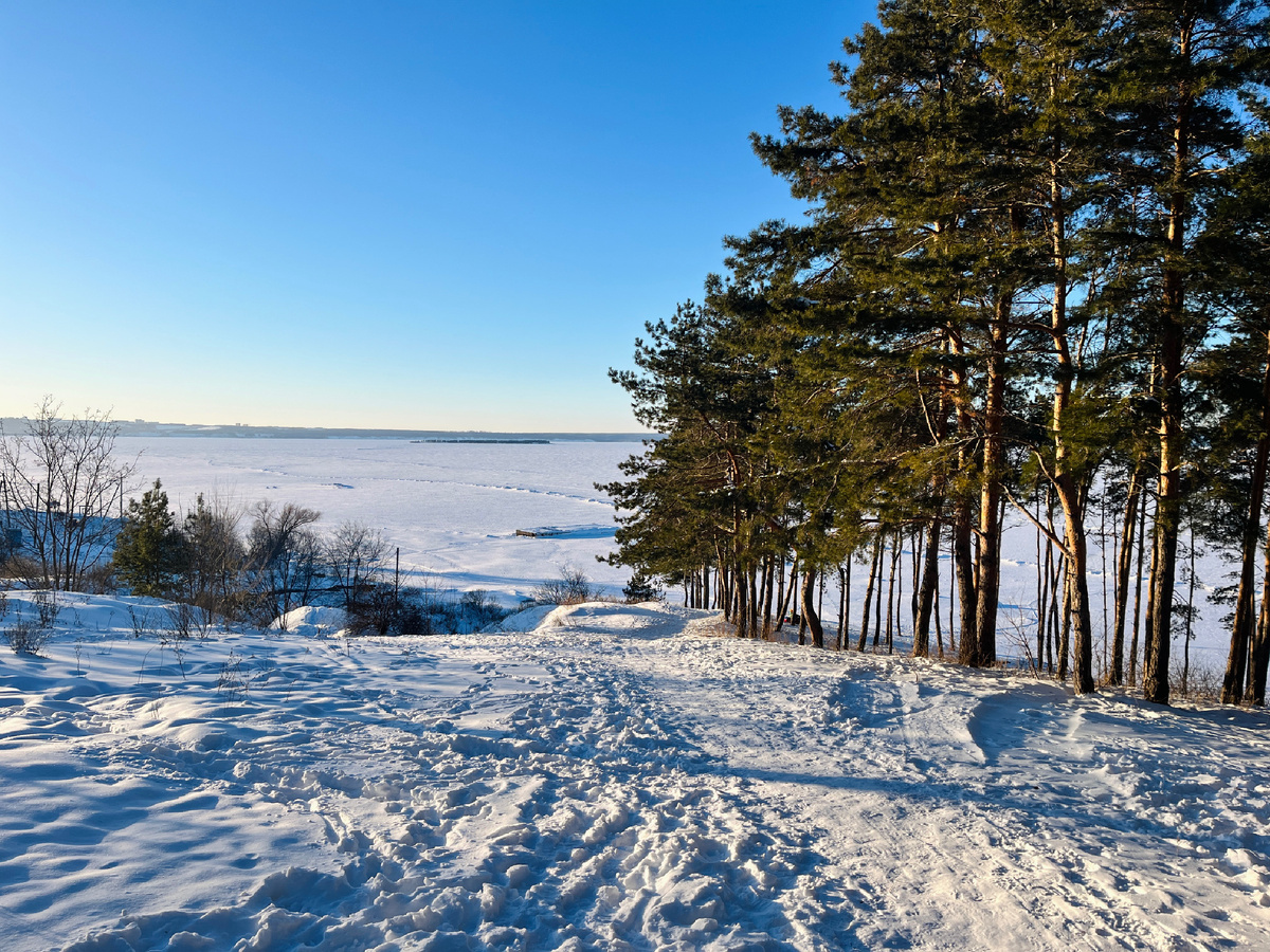 На календаре 16 января 2026, на часах 15:30. Спуск к Волге