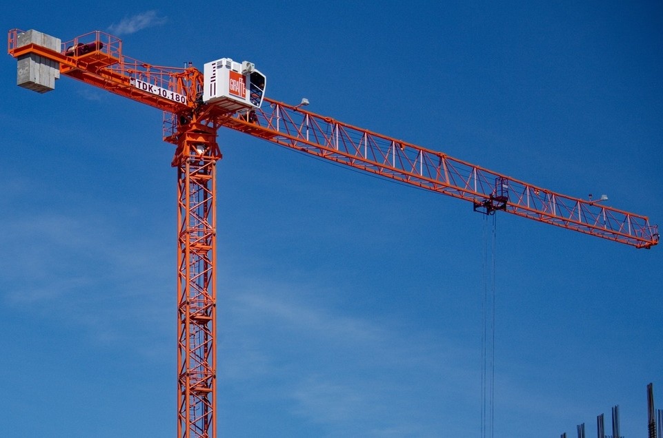    В апарт-отеле планируют разместить 435 номеров. Иван МАКЕЕВ