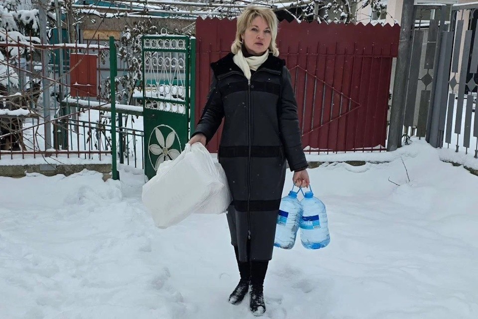    На Херсонщине помогают людям, оставшимся без света и воды из-за обстрелов ВСУ Фото: ЕР