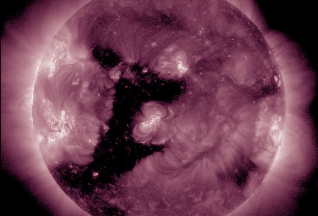 Корональная дыра на Солнце 16 января 2026 года