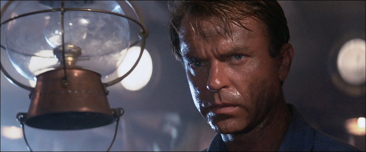 Часть подводных сцен на затопленном корабле была срежиссирована Джорджем Миллером. Там же был эпизод, где внутрь корабля прорвалась акула, но его вырезали.