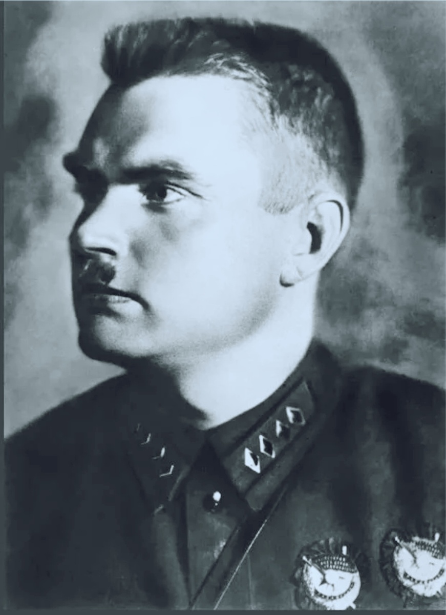 Роберт Петрович Эйдеман — советский военный деятель, комкор. 