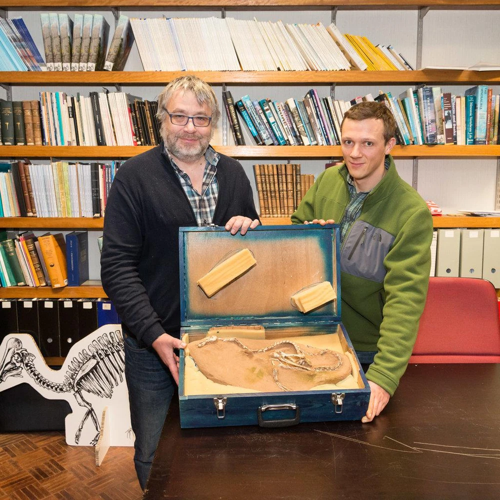 Паскаль Годефруа показывает хальшкараптора