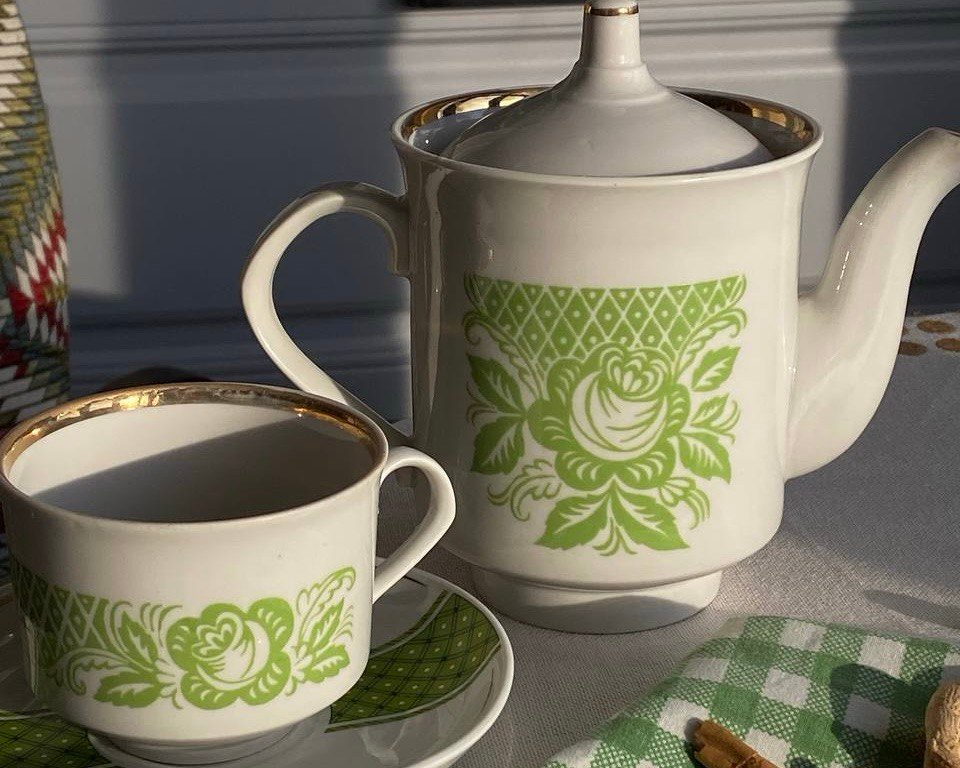 Вот все,что осталось от чайного сервиза. Хочу найти к нему пару