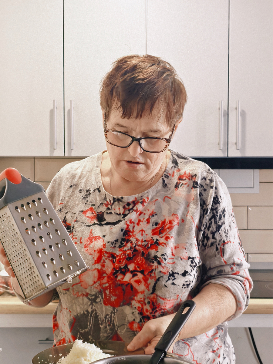 Михална готовит