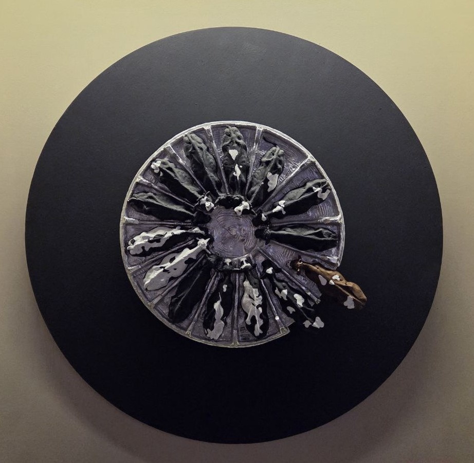 Алексей Чепашов. Карусель. литьевой камень, акрил 2025