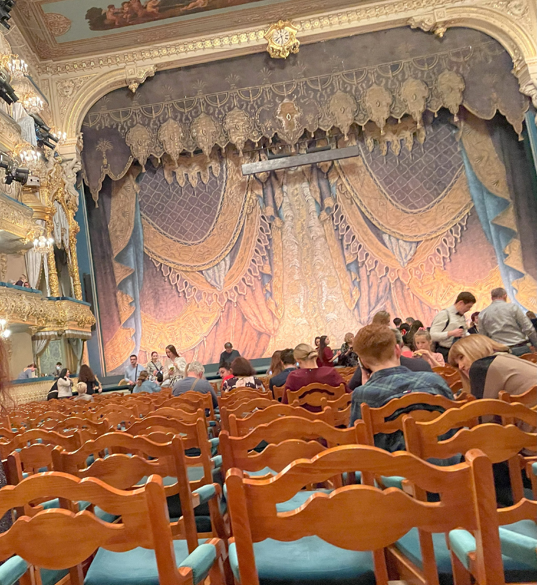 Занавес откроется и начнется опера /личный архив автора/ 