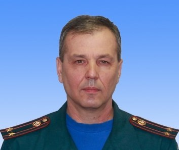 Подполковник МЧС в Казани вывел из огня группу продавцов, а сам выбраться не успел