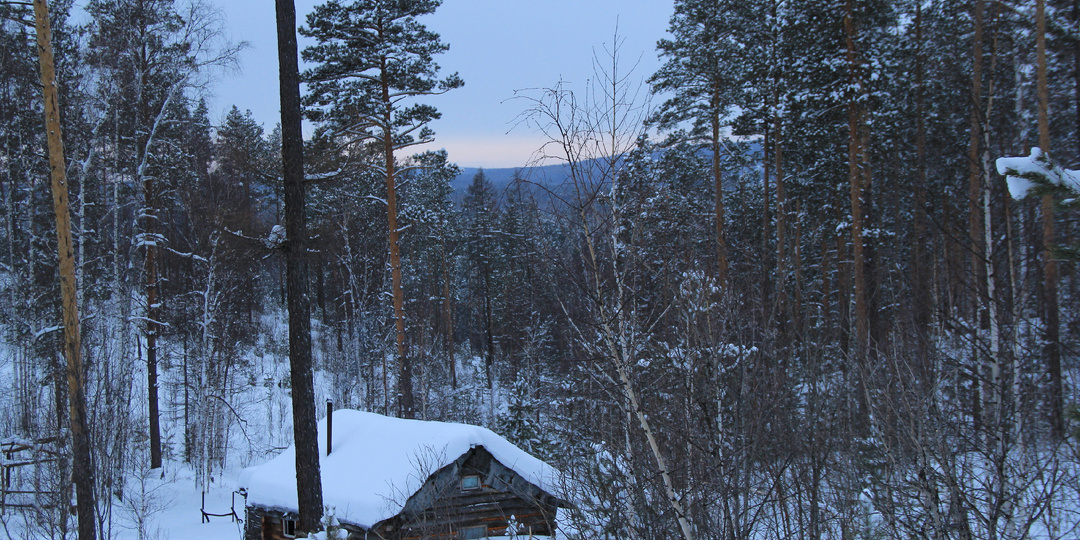 Не ленись, сделай сени: 8 преимуществ дощатой пристройки к таёжному зимовью