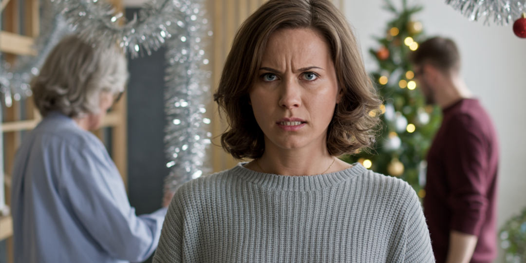 А давай годик у нас поживёте, — предложила мать. — Потом не знала, как их выселить