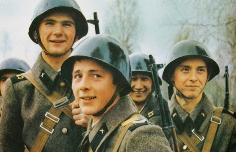 Священники, симулянты и фиктивные отцы: как советские призывники уклонялись от службы в армии
