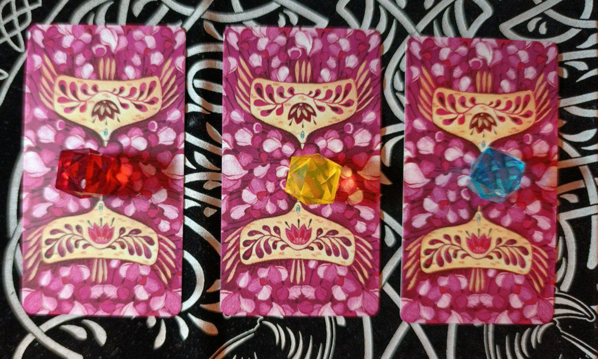 Расклад Намерения вашего партнёра по отношению к вам