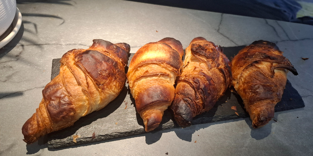 Круассан из готового слоёного теста. Быстро и вкусно.