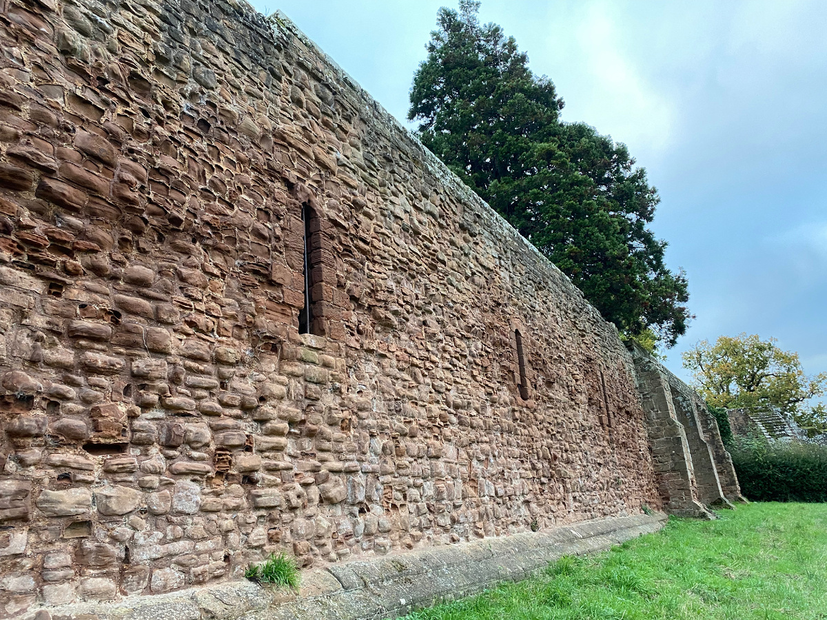 Фрагмент крепостной стены замка Кенилворт. Фото из личного архива