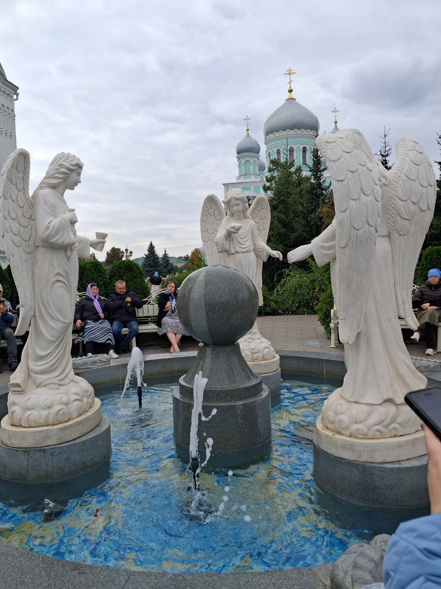 В Свято-Троицком Серафимо-Дивеевском монастыре. Фото автора. 