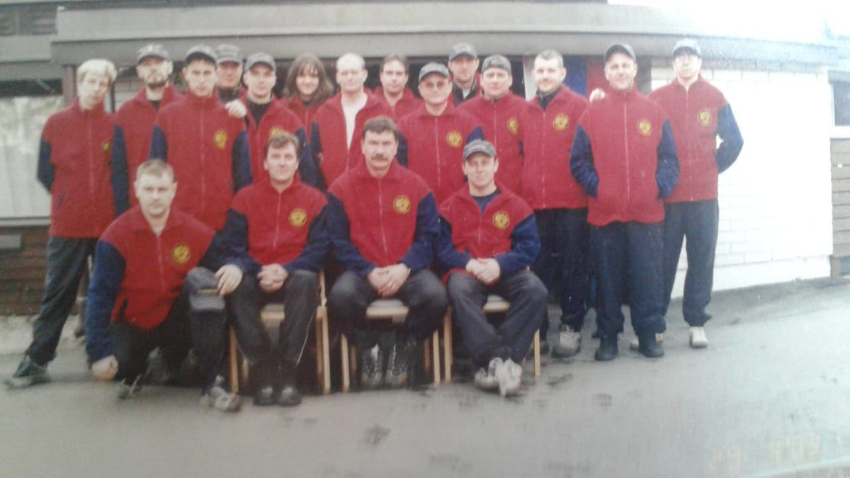 Хоккей на протезах, 2003 год. Шумков в сборной России. Крайний в нижнем ряду