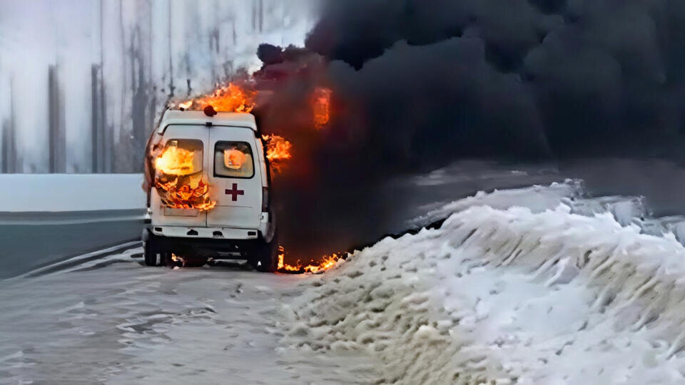    Машина скорой помощи подорвалась на мине в Херсонской области t.me/Сергей Черевко