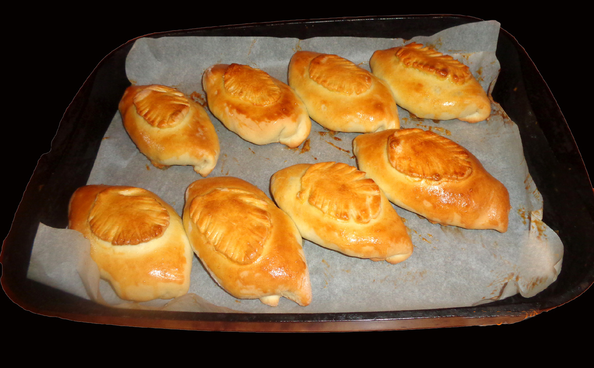 Вот такие замечательные пирожки получаются из этого теста. Фото автора