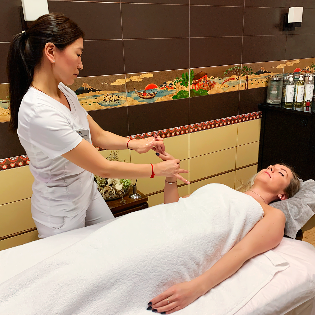 Энергетический массаж Ку-нье в клинике восточной медицины «Тибет» в Москве