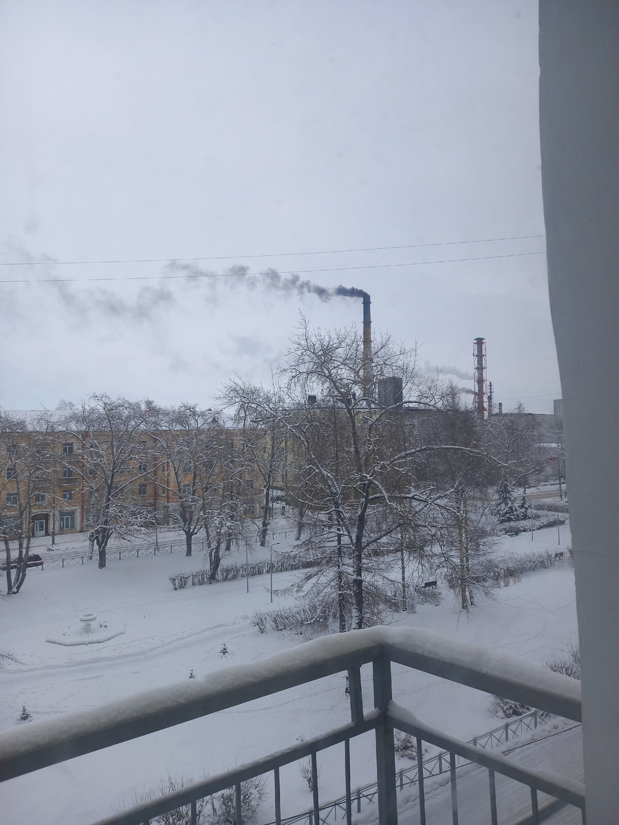 Дымит.вид с окна
