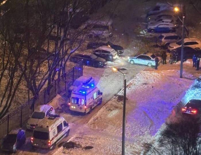 В Сети появились фото с места взрыва на бульваре Матроса Железняка в Москве. Фото © Telegram / Коптево и рядом 24/7 • САО