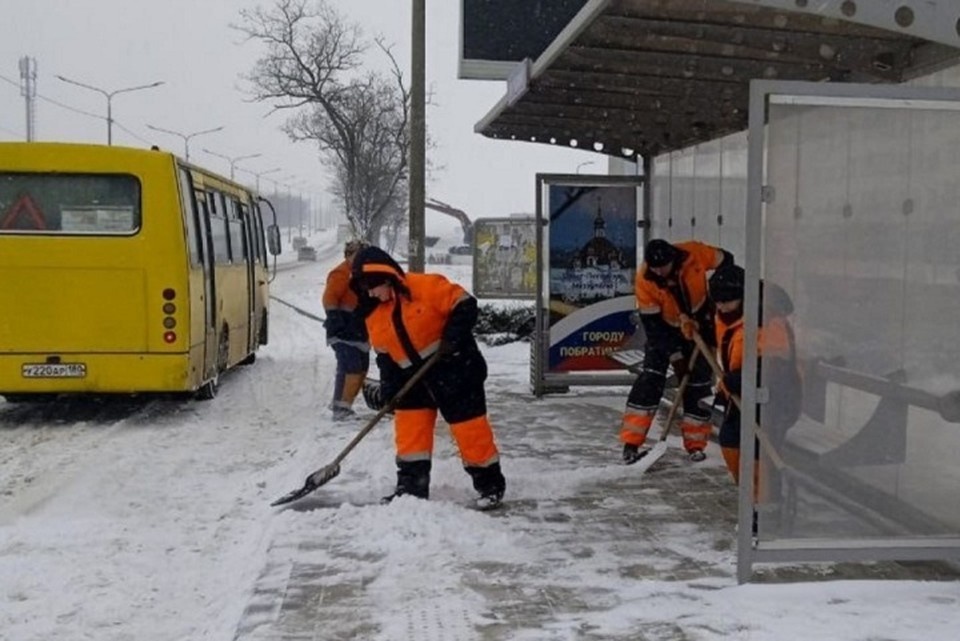    Особое внимание уделяется состоянию остановок общественного транспорта. Фото: Администрация Мариуполя