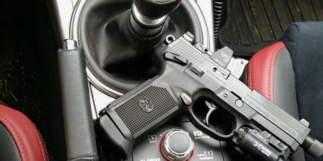 Остановка полиции с оружием: как не стать жертвой предвзятого отношения. Уроки из американской практики