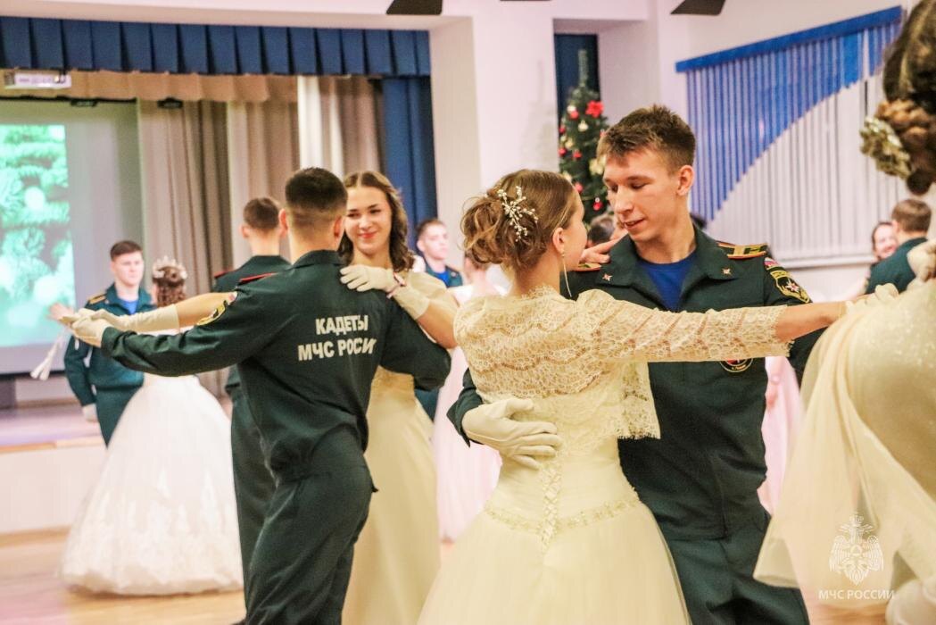 Кадетский бал
Фото: пресс-служба ГУ МЧС России по Псковской области