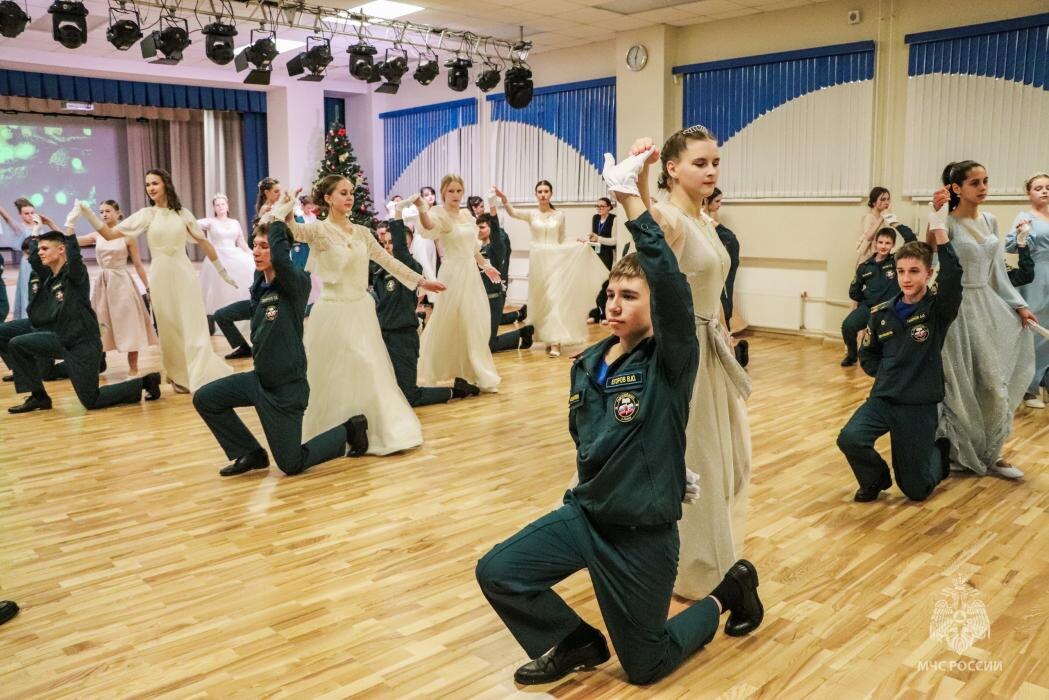 Кадетский бал
Фото: пресс-служба ГУ МЧС России по Псковской области