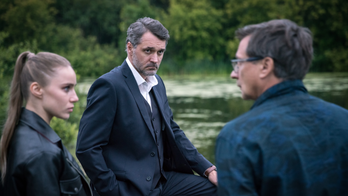 Кадр из сериала «Под прикрытием»