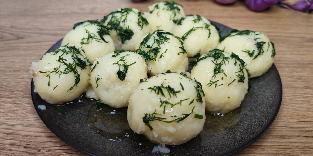 Соединила фарш и картошку и приготовила немецкое блюдо «Кнедлики». Очень вкусно и необычно