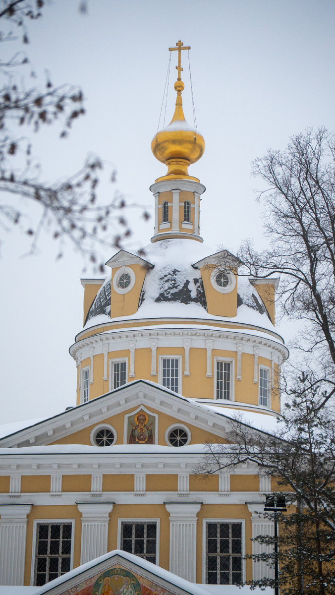 Собор Покрова Пресвятой Богородицы, построен в 1790–1792 годах по проекту М. Ф. Казакова. Рогожская слобода. Фото - Константин Плохотников