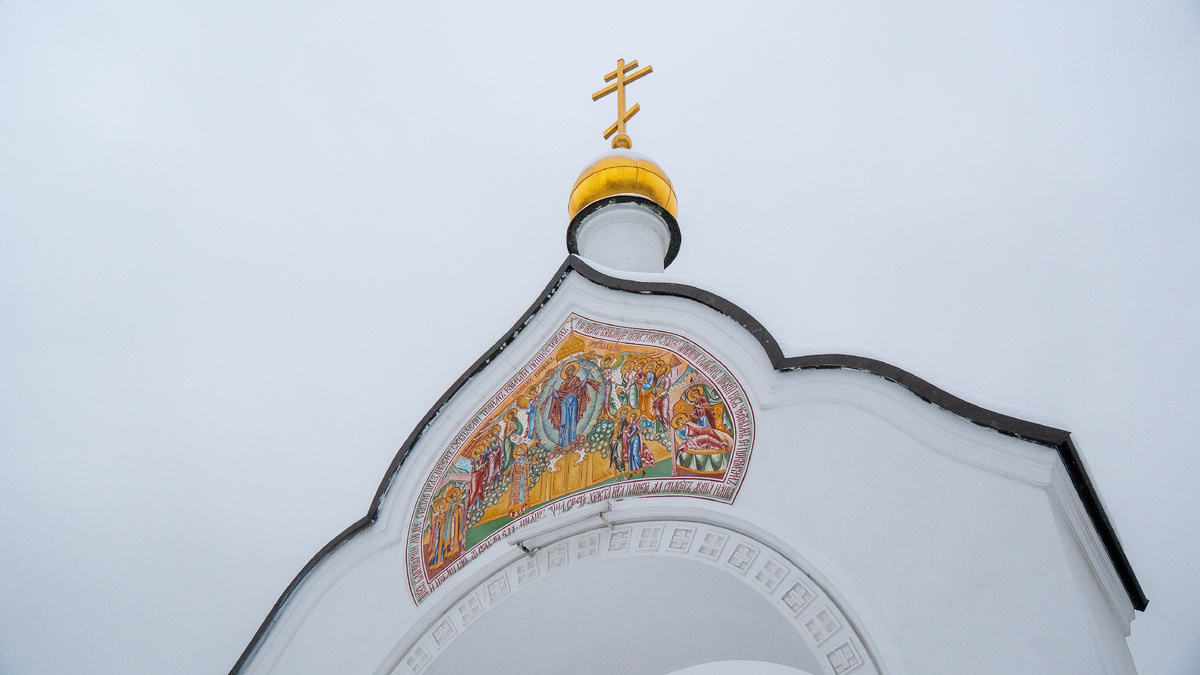 Главные ворота (2006 год), сооружены в память столетия легализации старообрядчества в России. Фото - Константин Плохотников