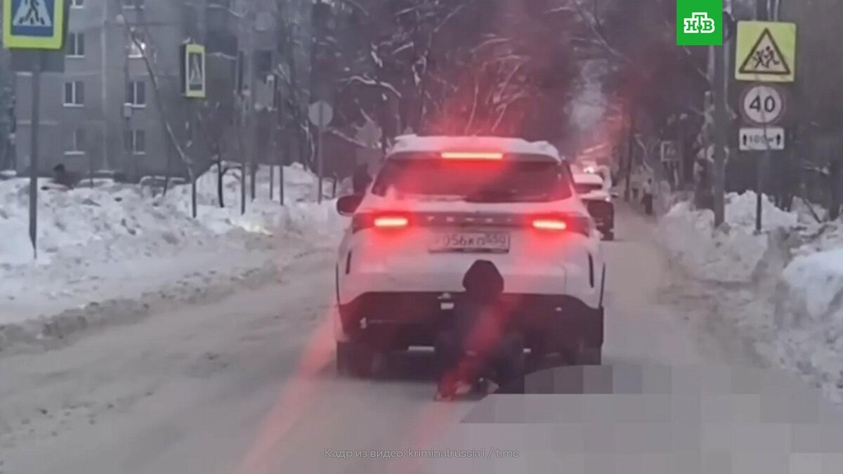    В Подмосковье водитель прокатил ребенка на привязанном к машине снегокате