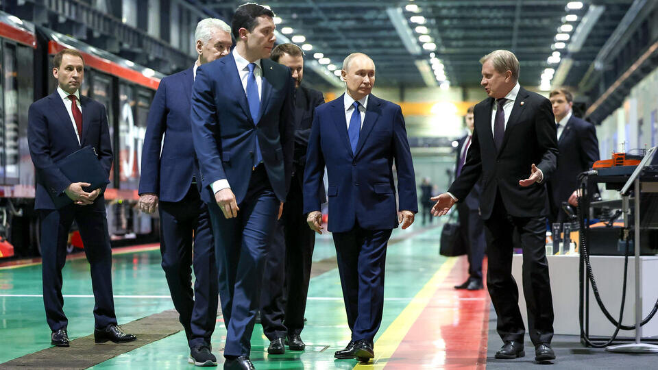     Путин пошутил о чертях в московском метро во время осмотра электродепо РИА Новости/Александр Казаков/POOL