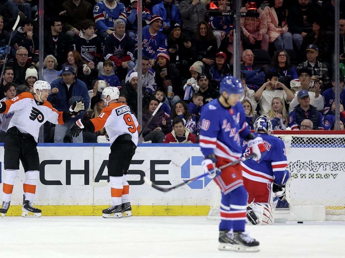    Хоккеист "Нью-Йорк Рейнджес" Артемий Панарин после пропущенного гола | © REUTERS / Brad Penner